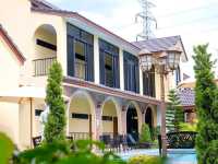 Cottage Pine Rayong Resort&Café 
