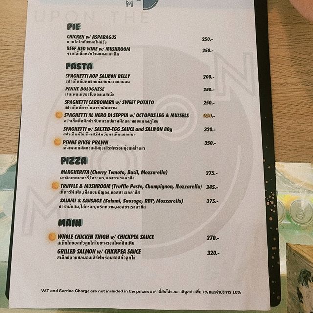 Cafe ศิลปะ ย่านอโศก กับ Upon the moon 🌙