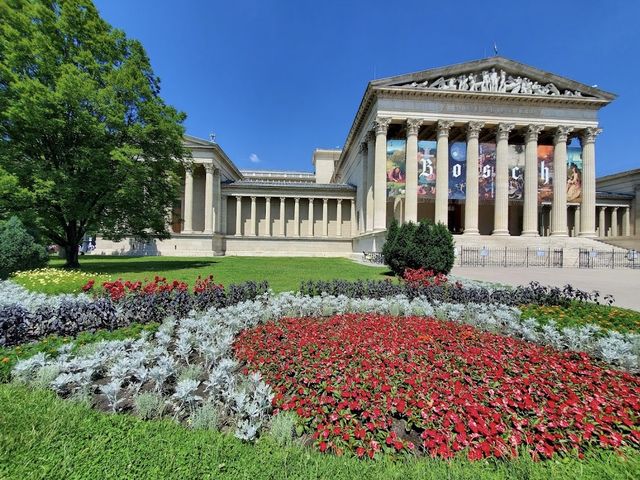 A perfect place for some 🖼 in Budapest 