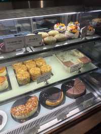 The amazing cakes, Kenny Hills Baker