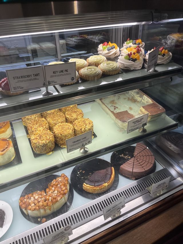 The amazing cakes, Kenny Hills Baker