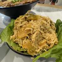 無味精湯底小窩米線 + 雞絲火山😋