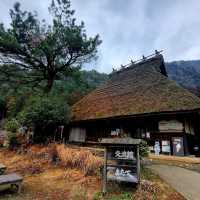 Kayabuki No Sato หมู่บ้านเก่าอันแสบสงบ