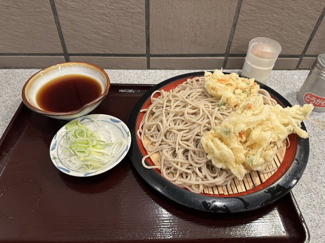 東京・新橋。『そば処 かめや』   