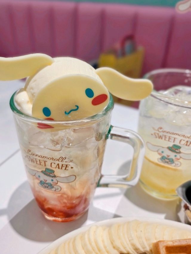 시나모롤로 잔뜩 꾸며진 이색 실내 데이트 코스💕