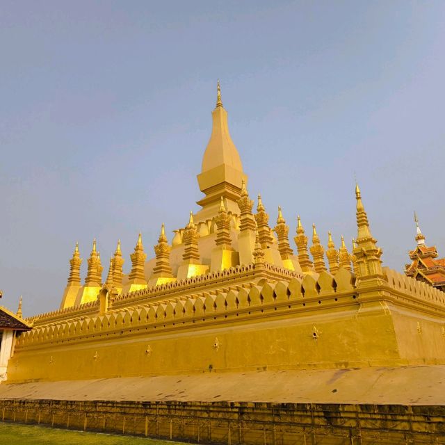 พระธาตุหลวงเวียงจันทน์ ພຣະ​ ທາດຫຼວງ