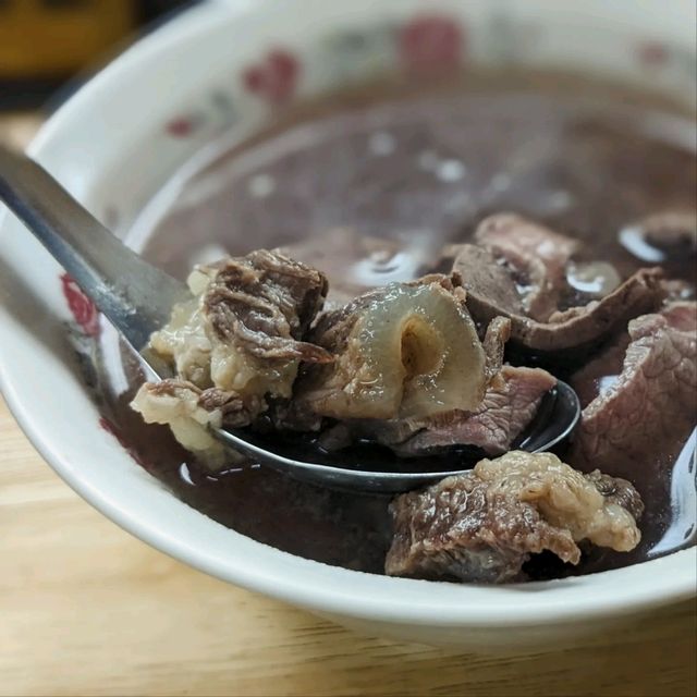 台南人的早餐-米其林必比登推薦：西羅殿牛肉湯