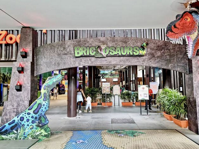 Enormous Zoo in Singapore
