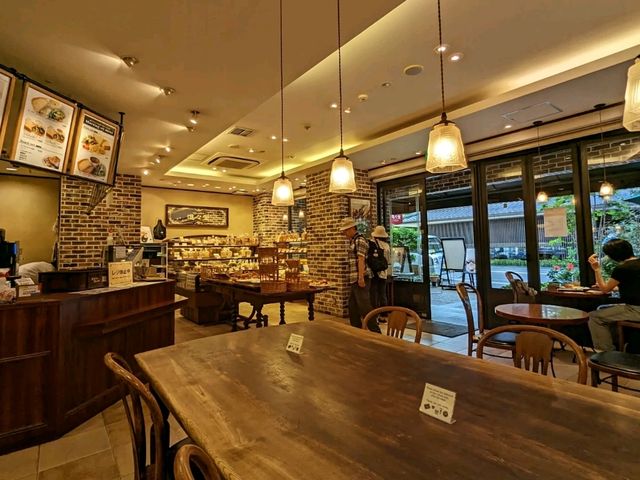 日本京都-白年麵包烘焙老店：進進堂