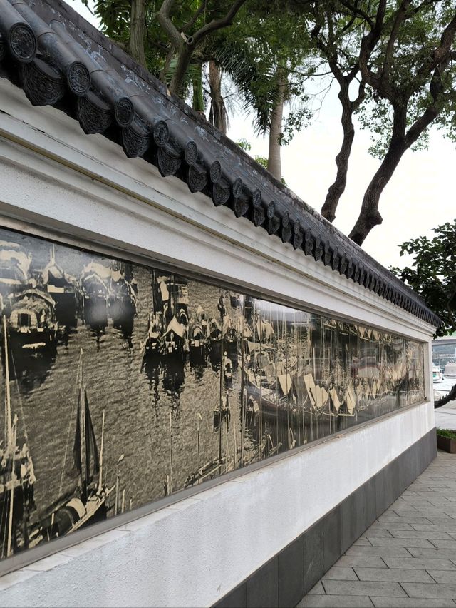 【南區海濱長廊】是一條既輕鬆又有靚靚避風塘景包圍住的小徑