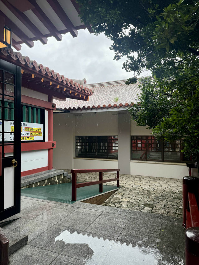 ศาลเจ้านามิโนะอุเอะ (Naminoue Shrine) ที่ Okinawa