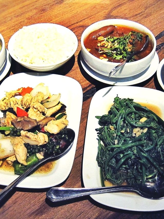 Romantic Dining In the Paddy Fields 