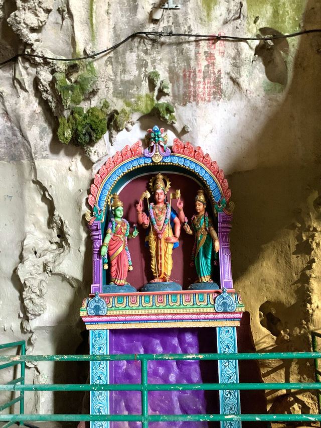マレーシア　クアラルンプール観光　絶対外せない観光スポット　バトゥ洞窟 (Batu Caves)に行ってきた！