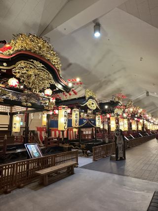 【秋田】有祭典花車展覽的公路休息站