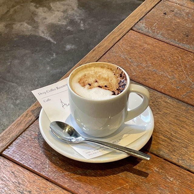 エスプレッソが革命的に美味しいお店"deep Coffee roasters"☕️ 