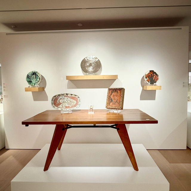 「蘇富比中環旗艦藝廊」：高端展覽、拍賣