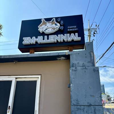ジミンパパのカフェZM-illennial 店舗限定色のタンブラーBTSのファン