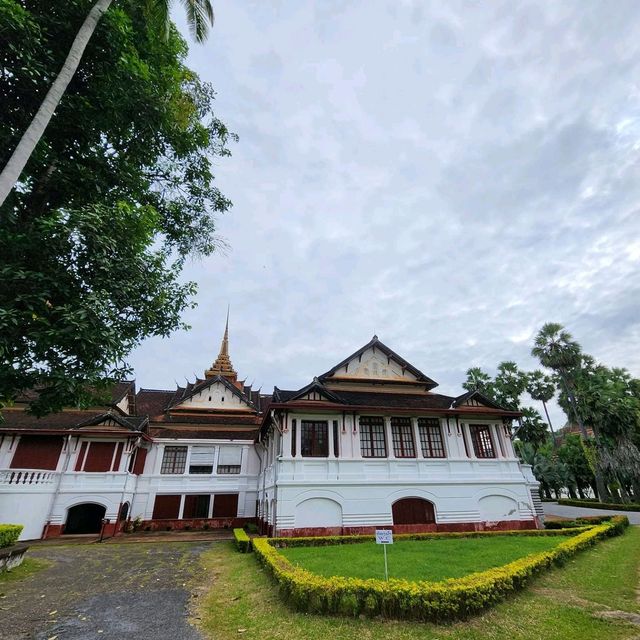 พระราชวังหลวงพระบาง หรือ หอพระบาง สปป.ลาว