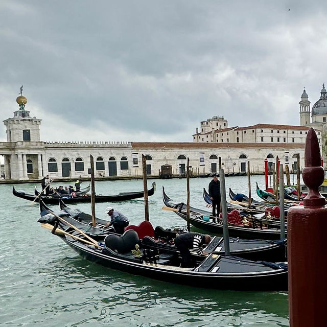 "Exploring Venice by Kayak: A Unique Perspective on the City"