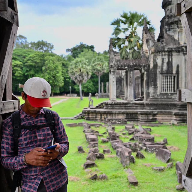 See Angkor Wat and Die