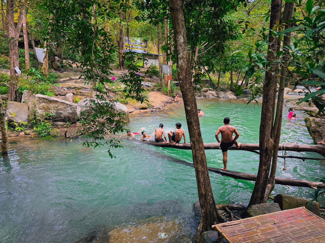 น้ำตกวังบ่อ น้ำตกลับๆ จ.ปราจีนบุรี