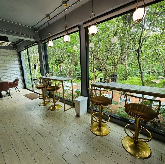 Aomkod Cafe in Amphawa