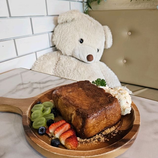 Aomkod Cafe in Amphawa