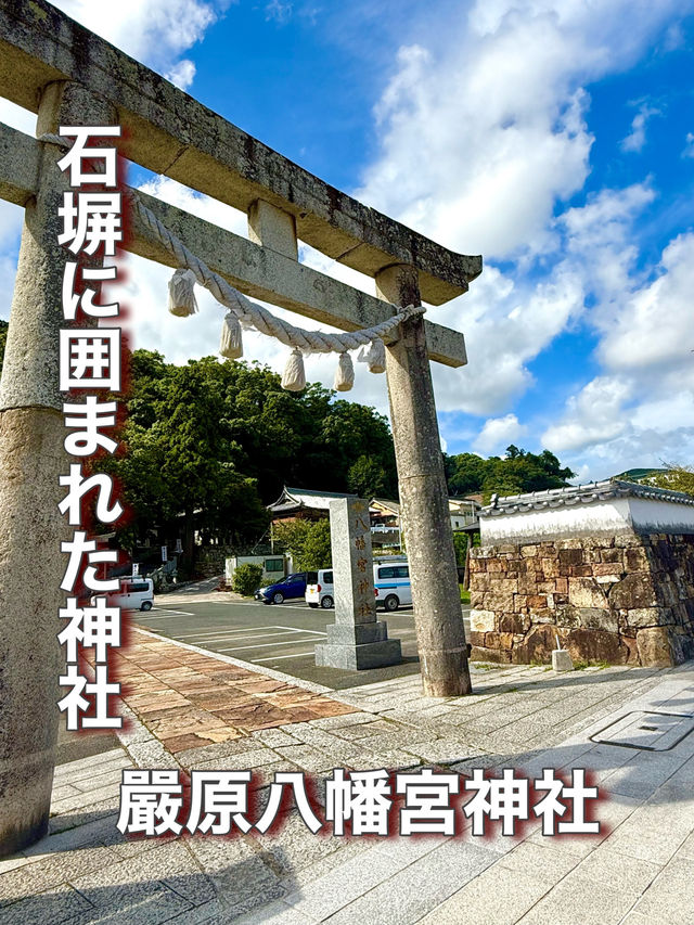 【長崎県】石塀に囲まれた神社