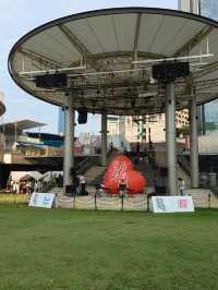 Singles' Market at Lalaport Mall: A Great Spot for Photos and Fun!