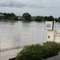 The Summer House  คาเฟ่อยุธยาติดริมน้ำ
