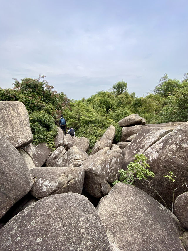 老人山-名字獨特的峰，山火瞭望台外型獨特，更能眺望壯麗海景
