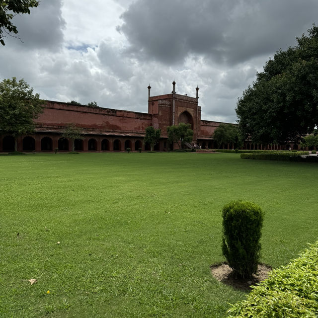 Royalty of Taj Mahal & Fatehpur Sikri