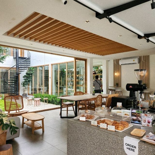 Pretty Start of the Day at Risu Cafe