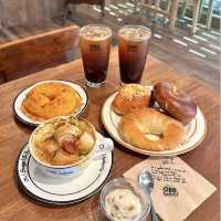 【韓国】話題のドバイチョコベーグルから変わったベーグルまでたくさんあるカフェ🥯