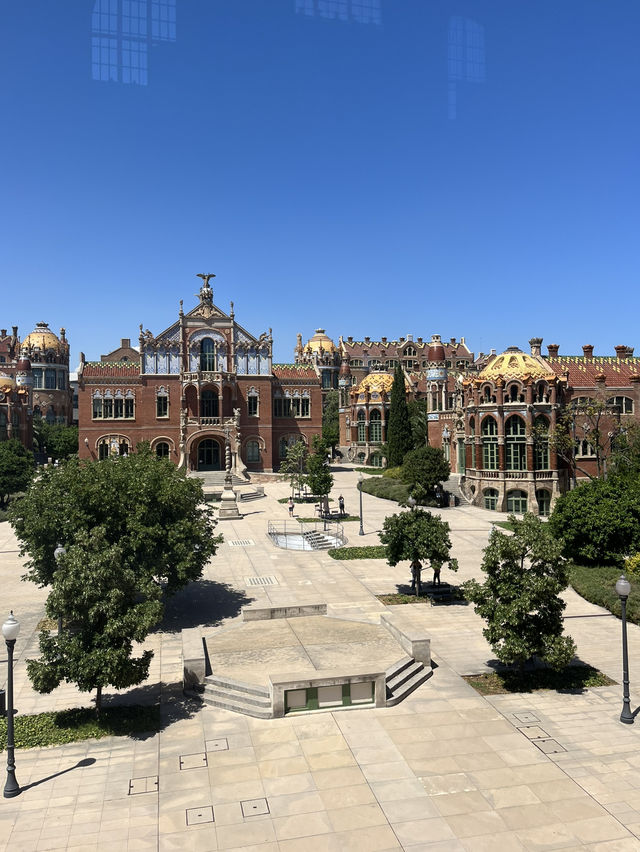 Barcelona - a place full of amazing architectures. Even Hospital are a piece of art!