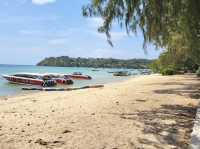 “หาดราไวย์”หาดท่าเรือประมงอันเงียบสงบ จ.ภูเก็ต