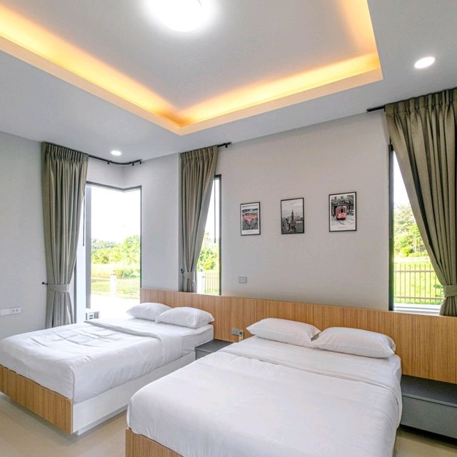 ชวนเพื่อนไปปาร์ตี้ที่พูลวิลล่าเปิดใหม่ในเขาใหญ่