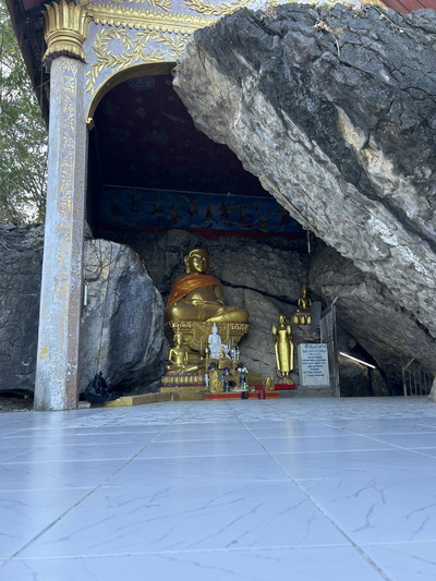 世界遺産ルアンパバーンを一望！プーシーの丘🇱🇦 | Trip.com ルアン