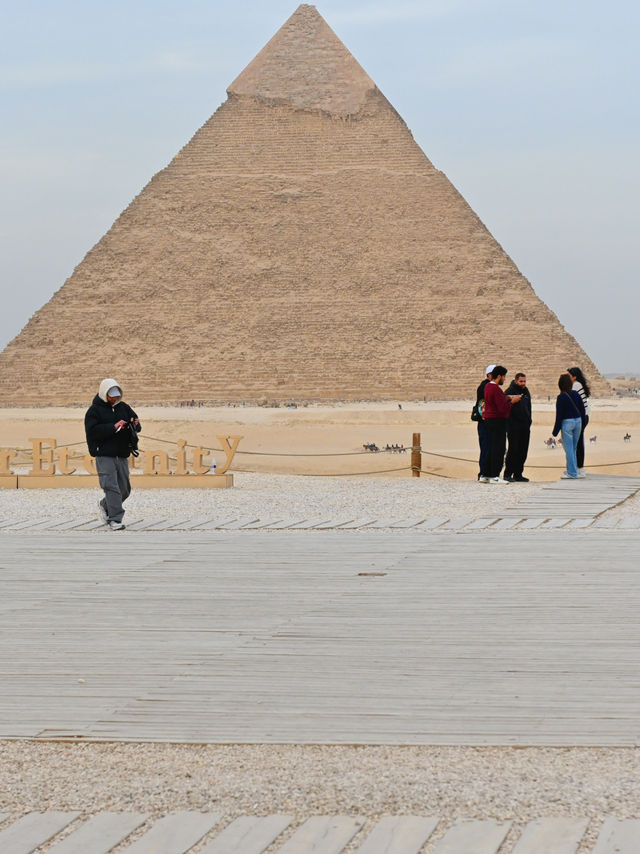 9 Pyramids Lounge 