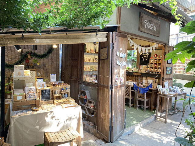 ‘บ้านข้างวัด’ ที่เที่ยวชิค ๆเชียงใหม่