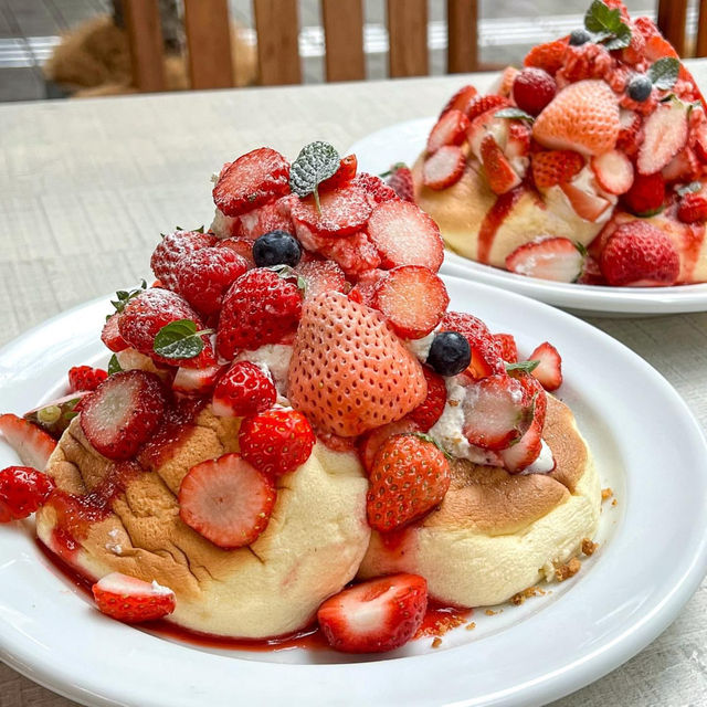 Fluffy Pancakes and Strawberry Delights at Merengue Shibuya🥞