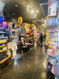 【渋谷】VILLAGE VANGUARD - あらゆるキャラクターが揃う！あれもこれも欲しくなっちゃいます！！-