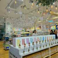 ชอปปิ้งสินค้าสุดคิ้วที่ Moshi Moshi