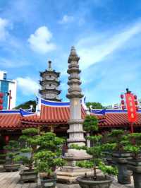 Lian Shan Shuang Lin Monastery in Singapore