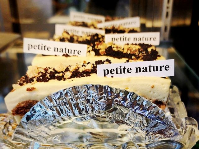 ✨️พิกัดห้ามพลาดในตรัง“Petite Nature Cafe&Market”🍰