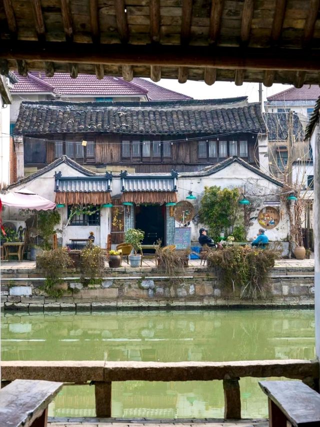 Yujibridge: A Panoramic Viewpoint of Old Street
