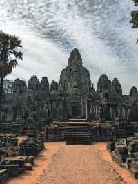 🇰🇭 Bayon: The Temple of Mysterious Stone Faces 🏛 