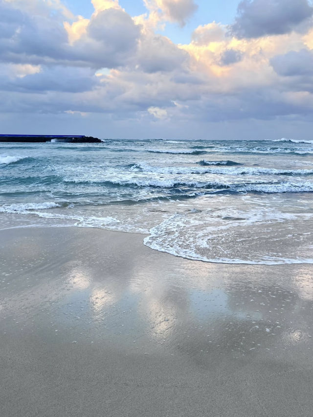  A Tranquil Escape to Woljeongri Beach, Jeju Island