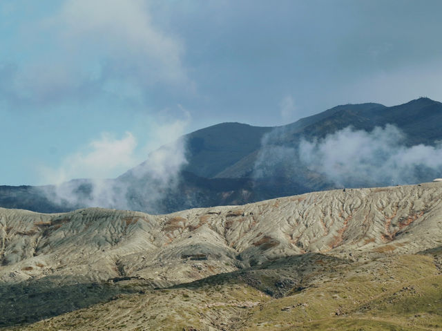 來阿蘇火山，首先要沖去買直升機的票