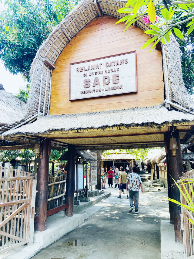 Explore the weaving skills by Sasak people in Lombok 🇮🇩